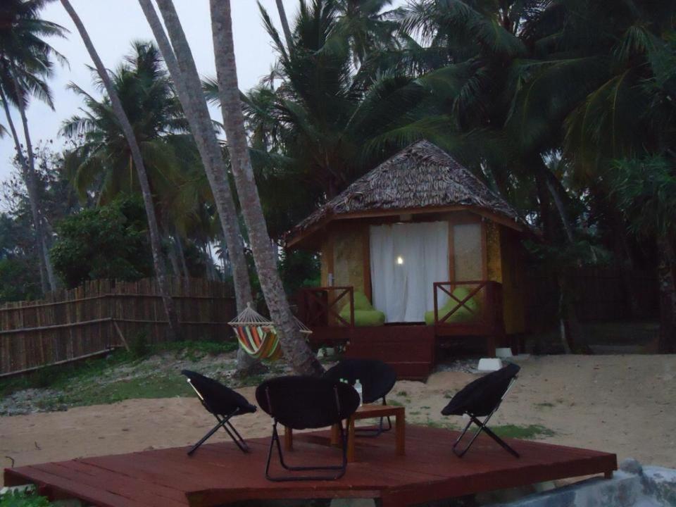 Simeulue Surflodges Lasikin Exterior foto