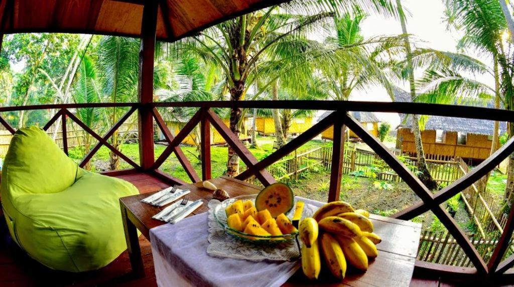 Simeulue Surflodges Lasikin Exterior foto