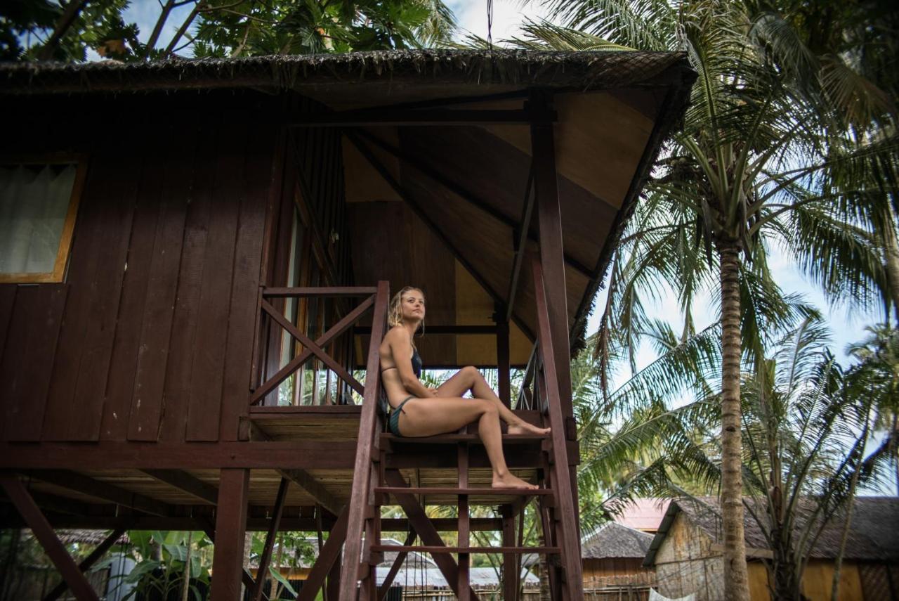 Simeulue Surflodges Lasikin Exterior foto